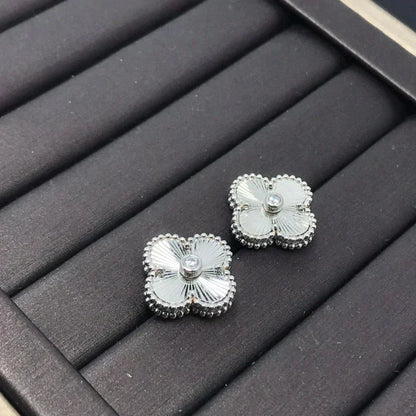 [Lunabriance]CLOVER MINI 9.5MM LASER EARRINGS