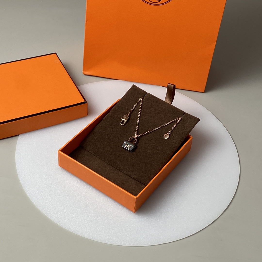 [Lunabriance]CONSTANCE BLACK PEDANT PINK GOLD NECKLACE