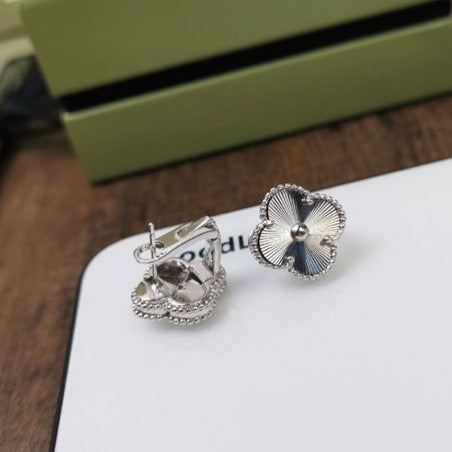 [Lunabriance]CLOVER MEDIUM STUD EARRINGS