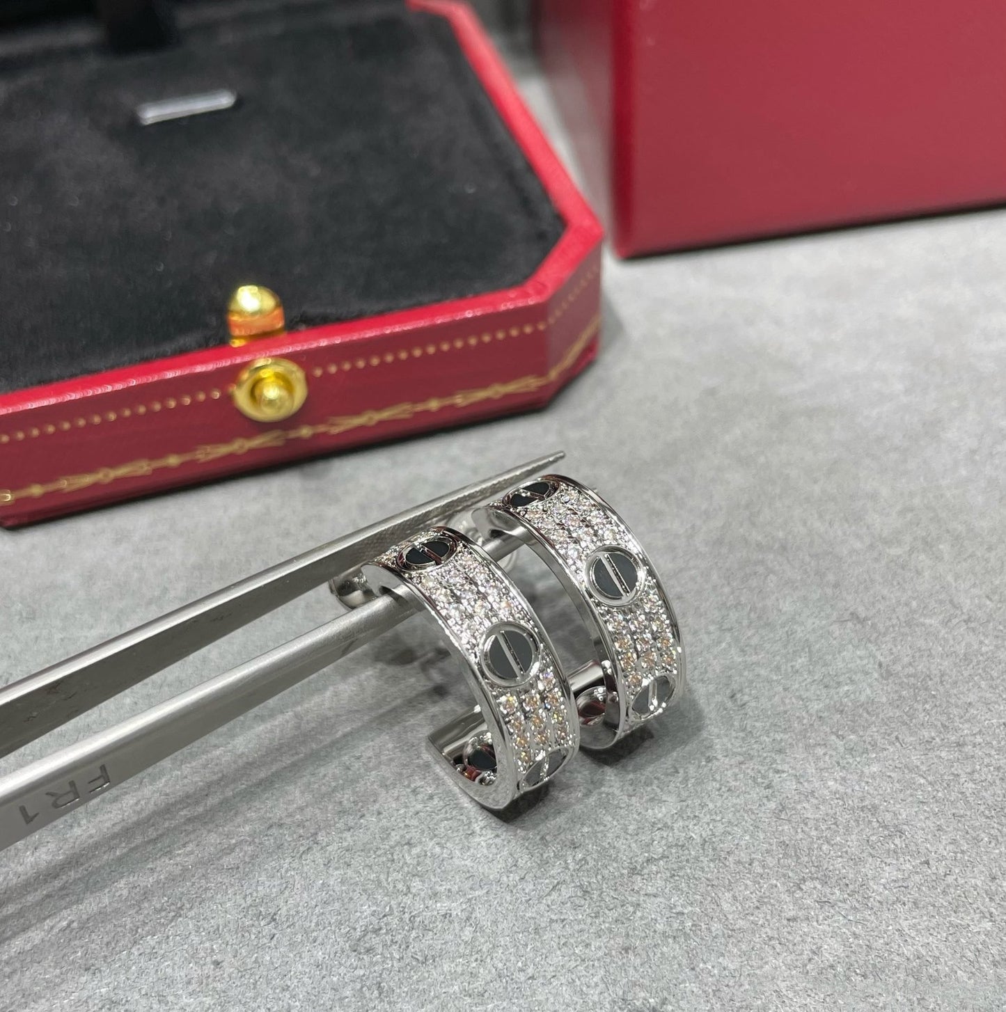 [Lunabriance]LOVE CERAMIC DIAMOND PAVED SILVER EARRINGS