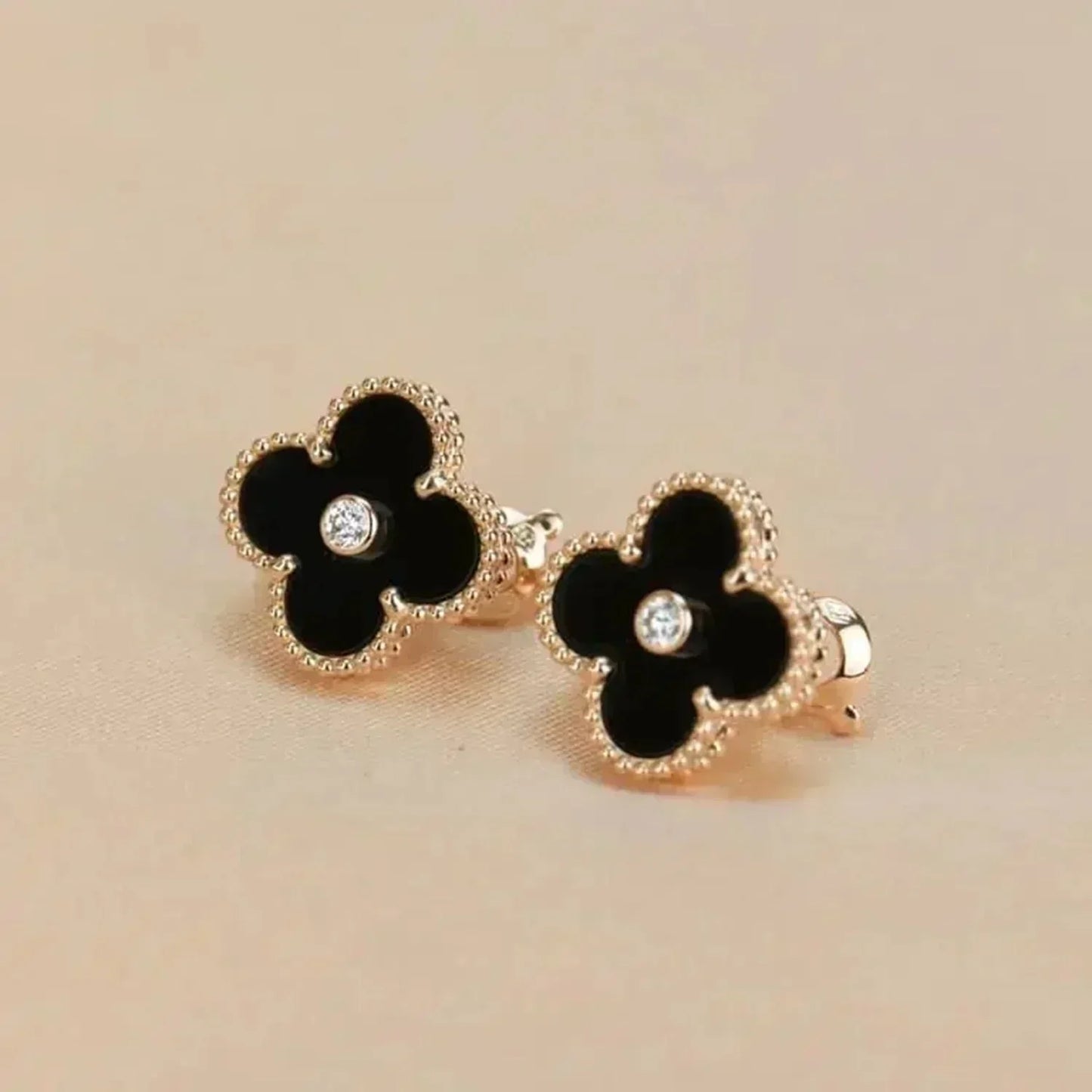 [Lunabriance]CLOVER MEDIUM 1 MOTIFS ONYX DIAMOND EARRINGS