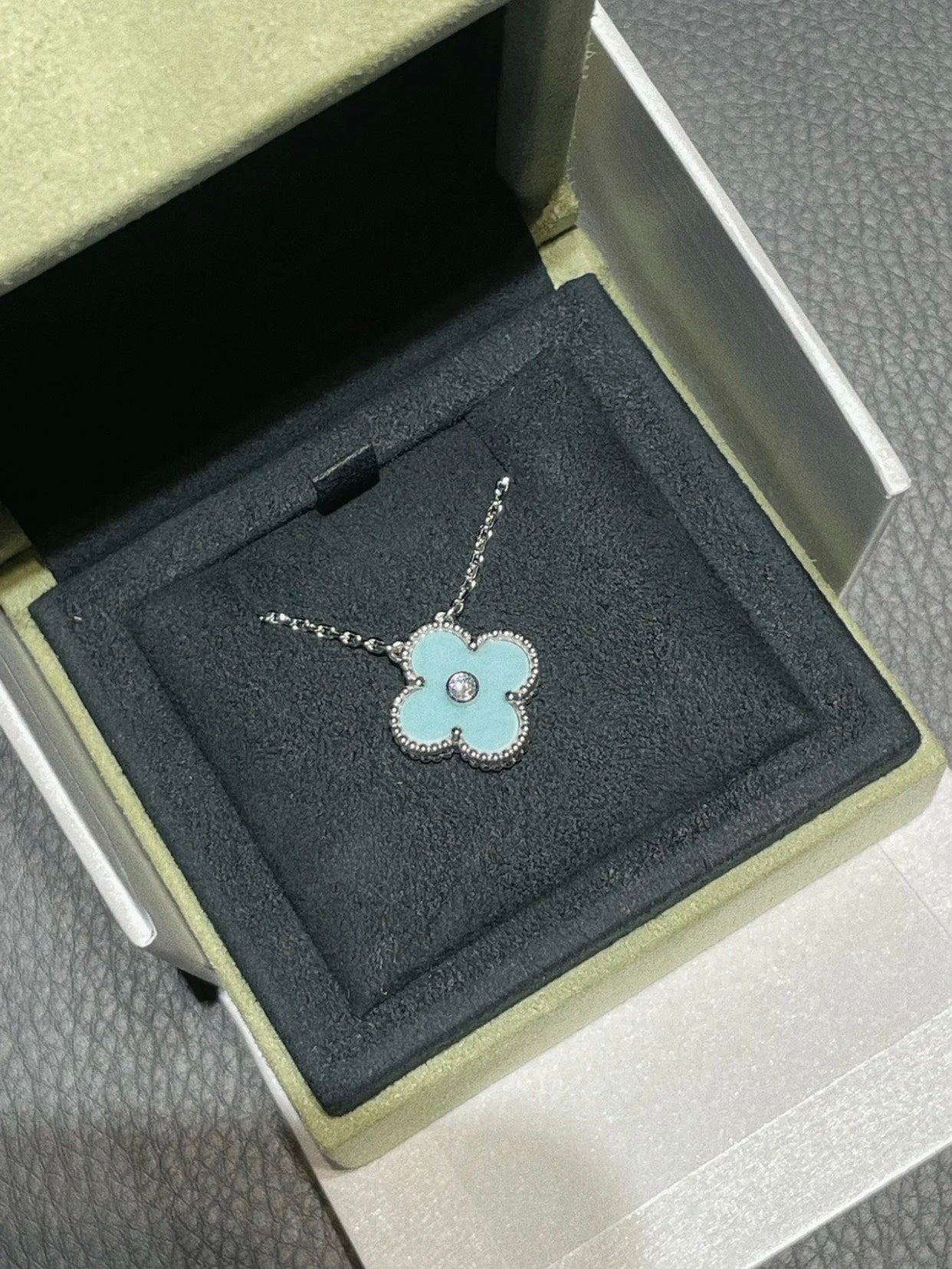 [Lunabriance]CLOVER 1 DIAMOND LIGHT BLUE SILVER NECKLACE