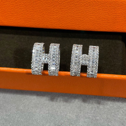 [Lunabriance]H STUD EARRINGS WITH SILVER DIAMONDS
