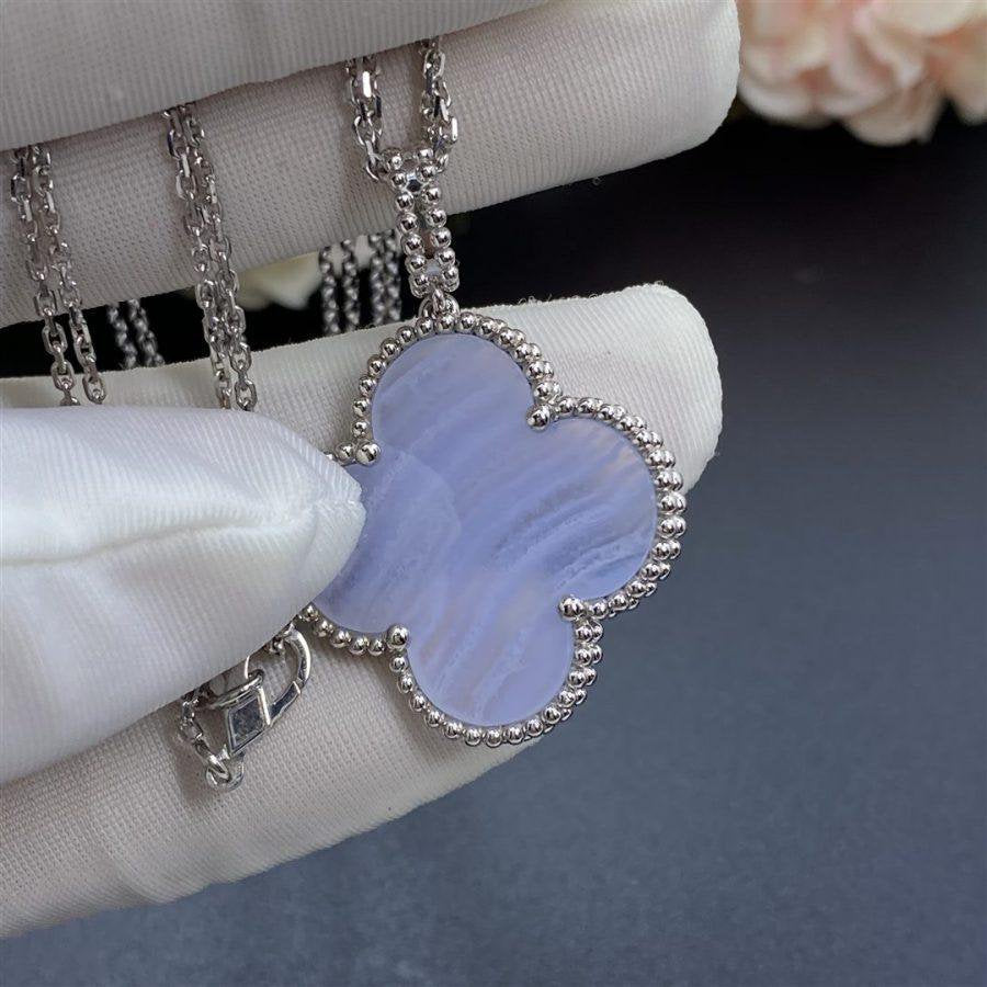 [Lunabriance]CLOVER SILVER CHALCEDONY BIG CLOVER NECKLACE