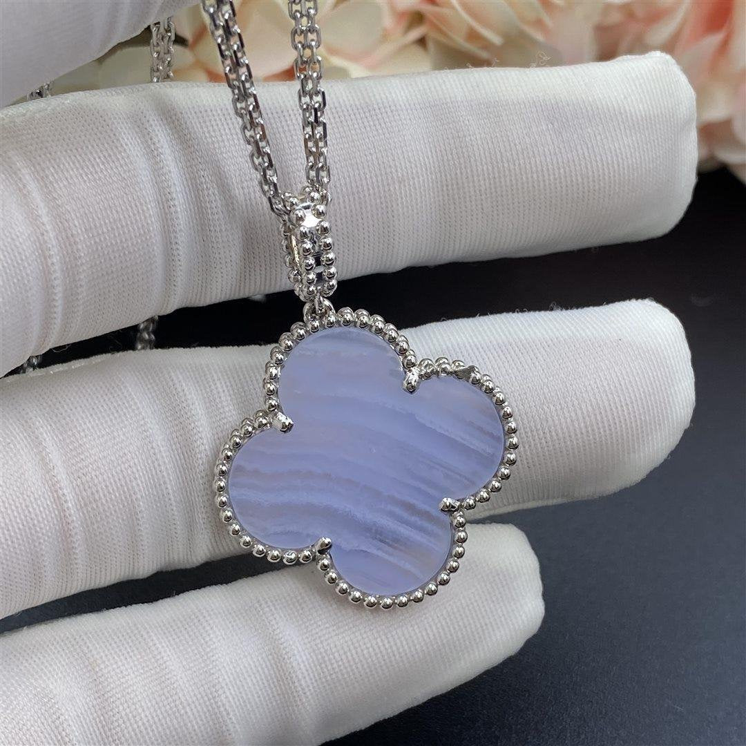 [Lunabriance]CLOVER SILVER CHALCEDONY BIG CLOVER NECKLACE